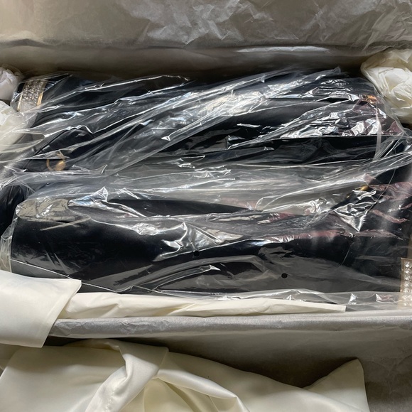 Gucci leather knee high boots with crystallized rhinestones at heel. - Picture 9 of 12